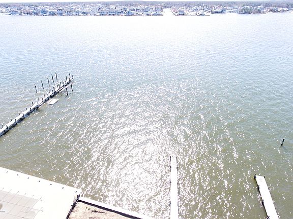 5th image of 235 S Shore Dr
