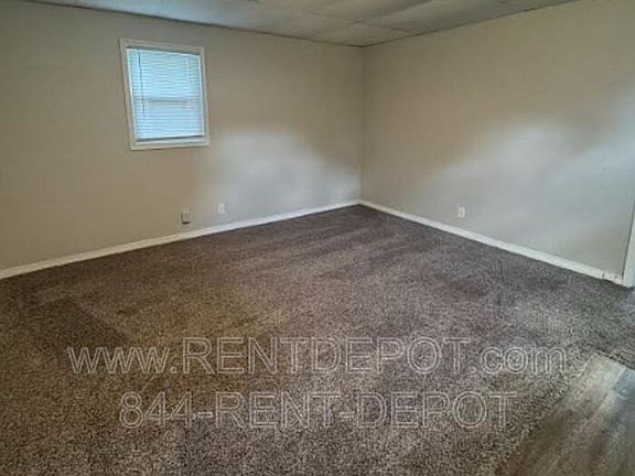 3rd image of 629 E Oregon St