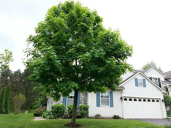 2nd image of 2542 Pine Dr #1