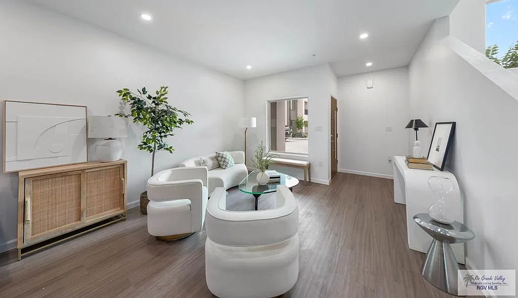 3 bed, 2.5 bath, 1550 sqft, $1,750 — Photo 3