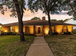 813 High Woods Trl, Fort Worth, TX 76112