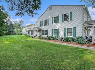 3135 Sunnyside Ct, Lake Orion, MI 48360