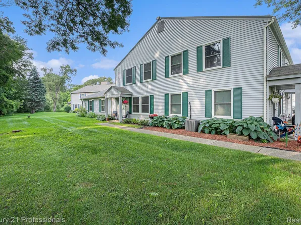3135 Sunnyside Ct, Lake Orion, MI 48360
