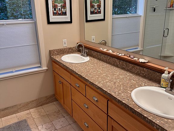 5th image of 4030 Stonegate Dr