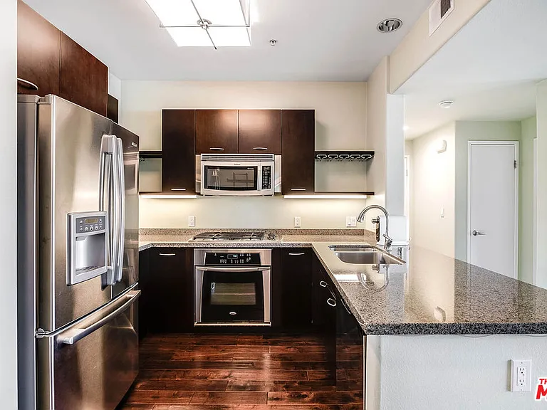 250 N 1st St #436 — Photo 6