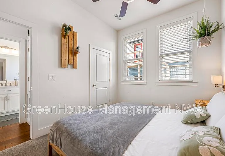 636 SW B St — Photo 20