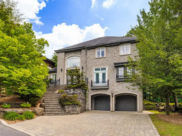 910 Place De La Corniche, Saint Bruno, QC J3V 6E4