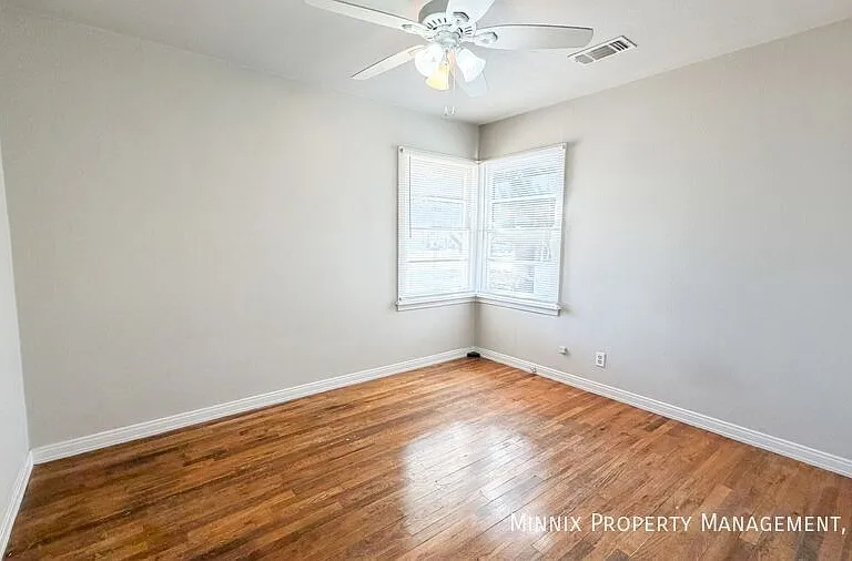 2420 33rd St #B — Photo 9