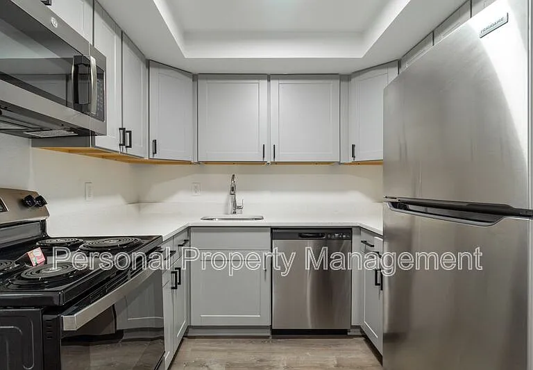 4325 E 17th St #7 — Photo 5