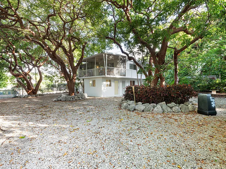 Bougainvillea St — Photo 80