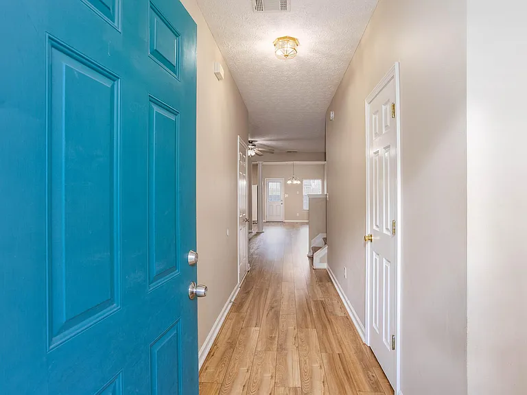 2946 Greyhawk Ln — Photo 5
