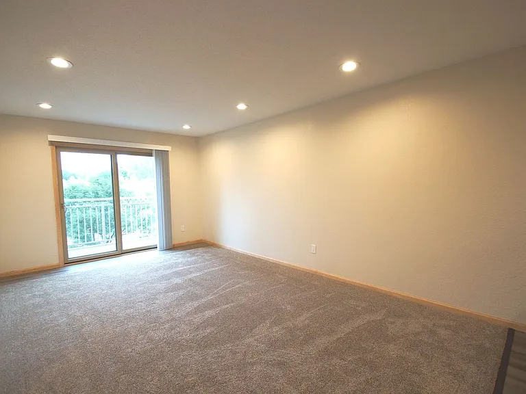 Larpenteur Estates Apartments — Photo 98