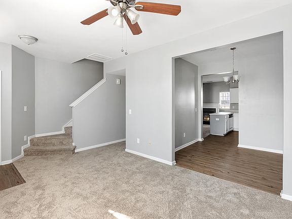 3rd image of 77 Spring Crossing Cir