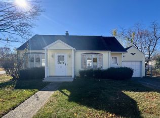 40 E Pasadena Pl, Bridgeport, CT 06610