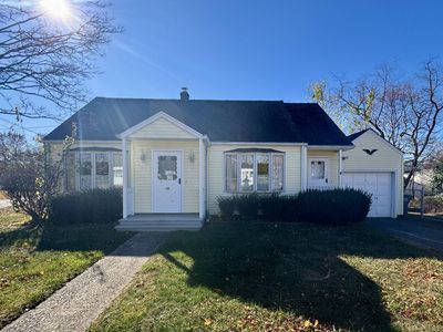 40 East Pasadena Place, Bridgeport, CT, 06610