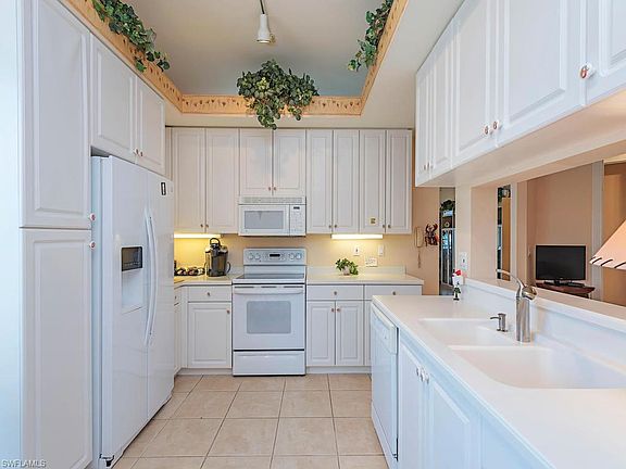 5th image of 1875 Les Chateaux Blvd Unit 201