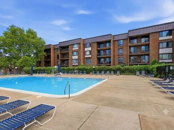 110 Roberts Ln APT 401, Alexandria, VA 22314