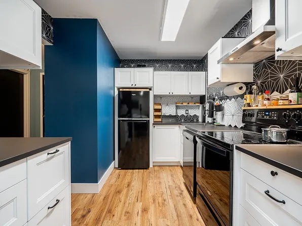 1561 Vidal St #301, White Rock, BC V4B 5A7