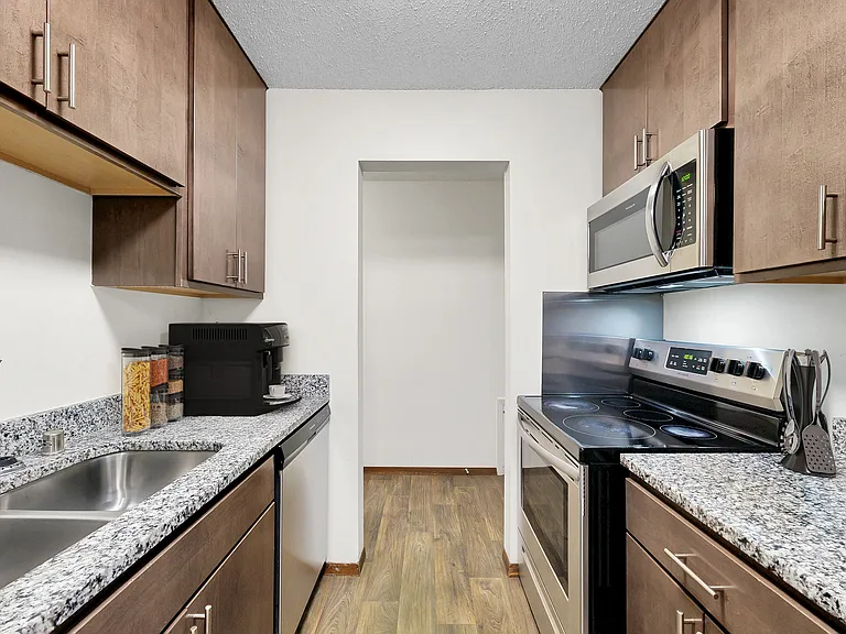 Burnsville Parkway Apartments — Photo 5