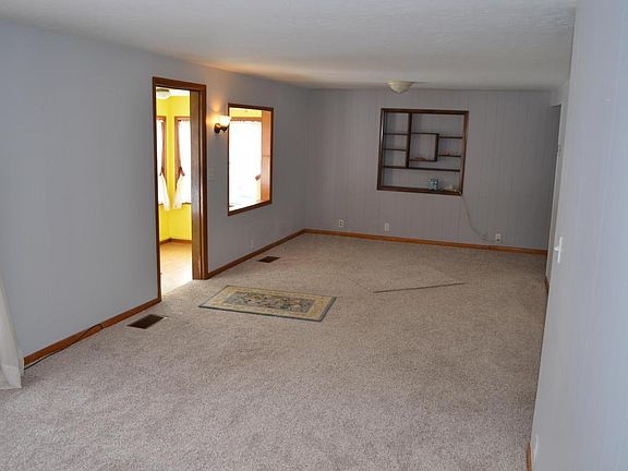 4th image of 145 Blaine Ave