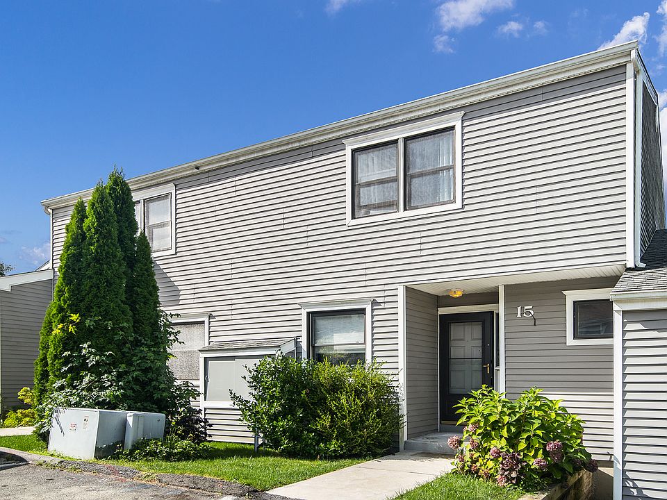 1st image of 15 Brewster Woods Dr