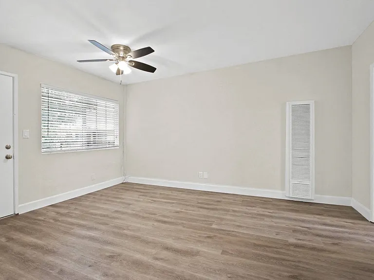 Westminster Apartments — Photo 30
