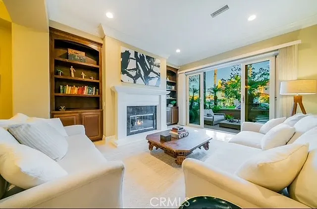 4 bed, 4.5 bath, 3860 sqft, $12,000 — Photo 2