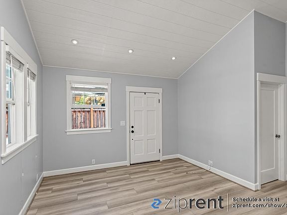 5th image of 216 Emerson St #2