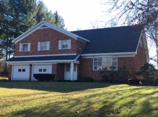 140 S Country Ridge Dr, Amsterdam, NY 12010