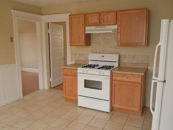 Large Eat-In Kitchen