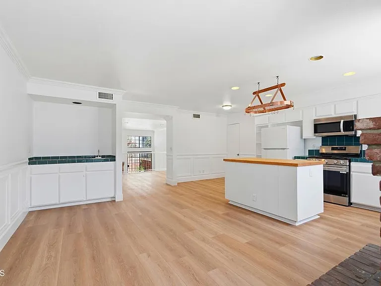22028 Collins St #1 — Photo 15