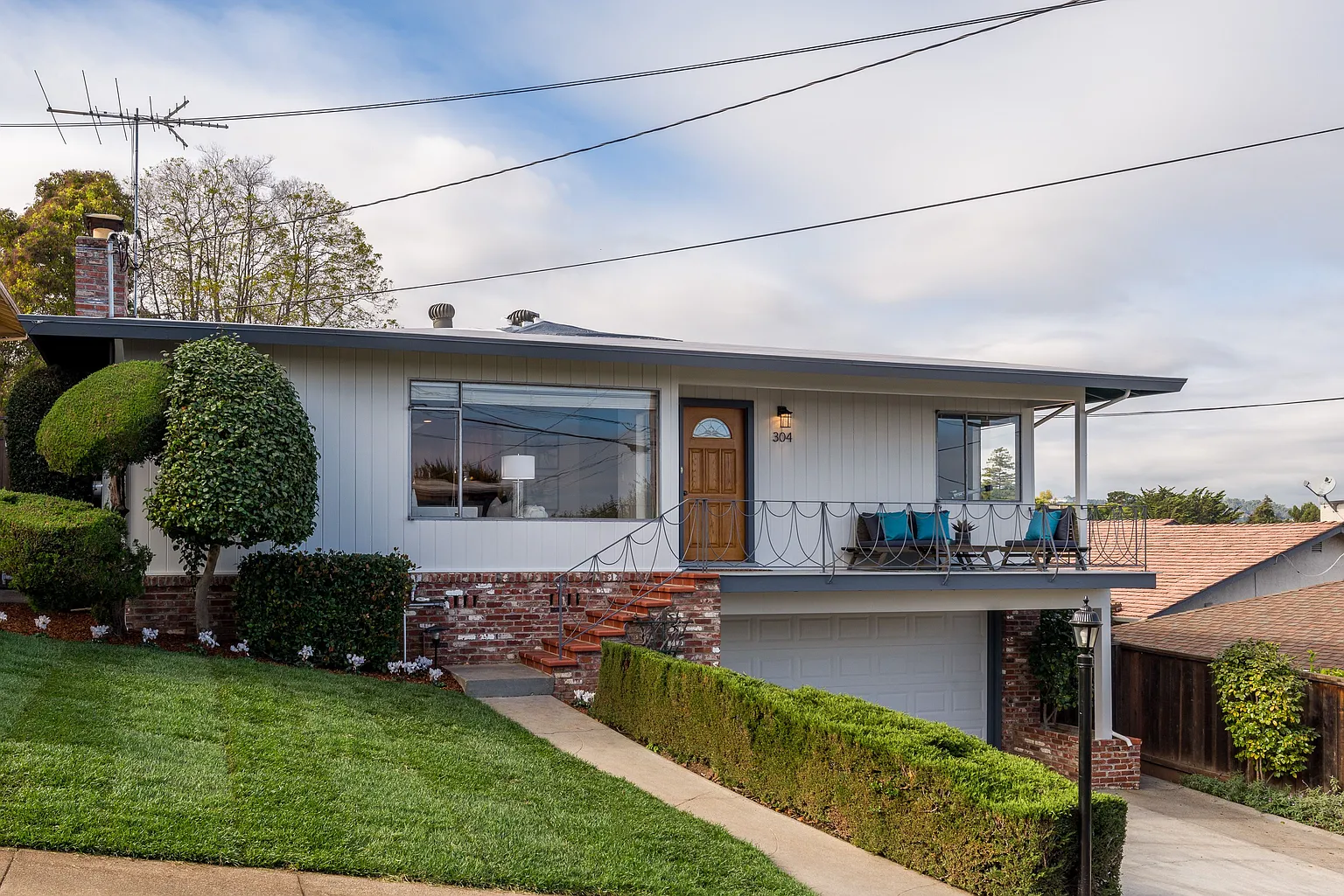 304 Malcolm Ave photo 1
