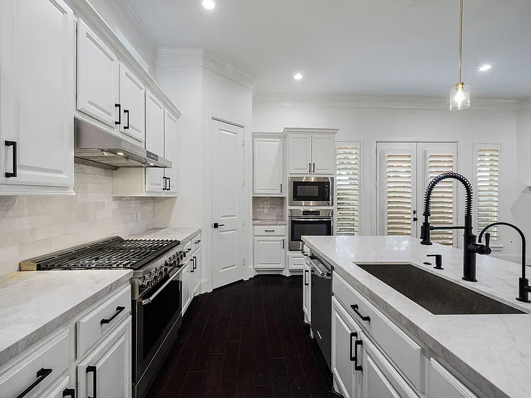 8213 Cabernet Ln — Photo 10