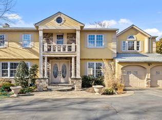 17 Shoreham Dr W, Dix Hills, NY 11746
