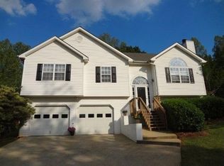 806 Stoneview Dr, Hoschton, GA 30548