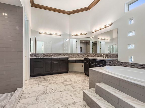 5th image of 8006 S 38th Pl
