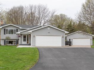 17565 Illinois Ct, Lakeville, MN 55044
