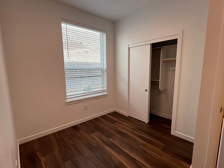 3781 N Vancouver Ave — Photo 3