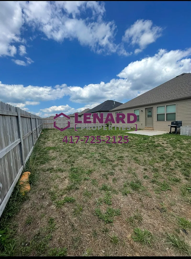 4 Bedroom Home! — Photo 2
