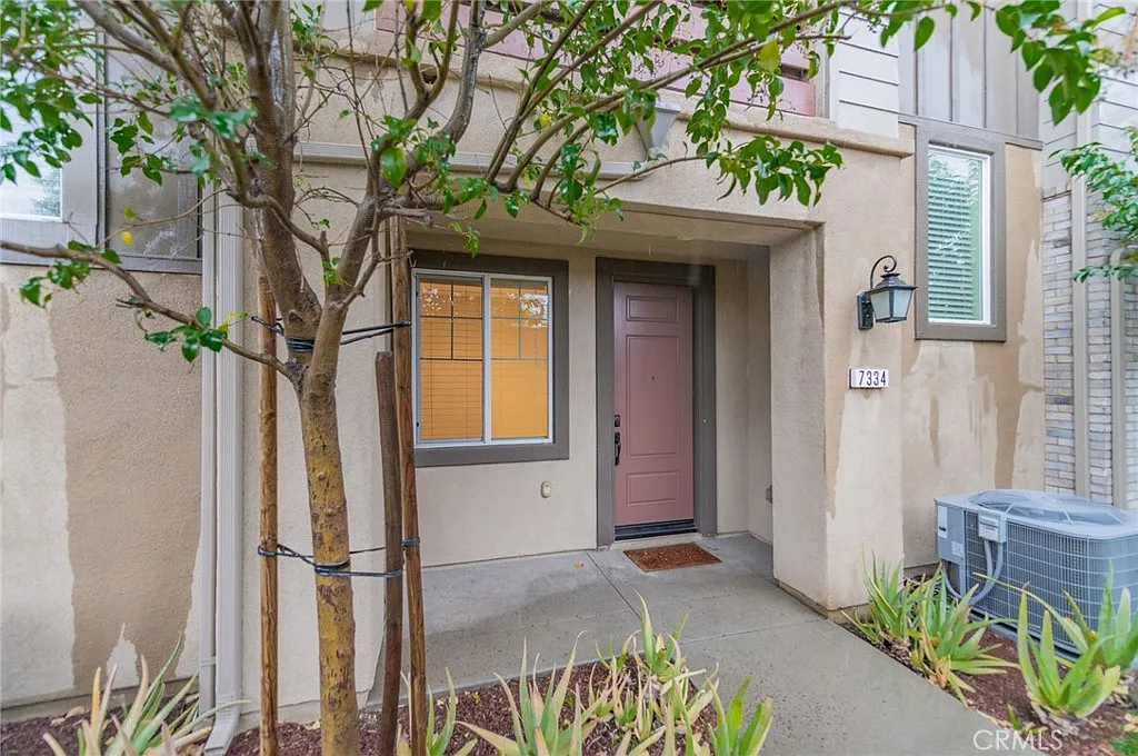 3 bed, 2.5 bath, 1614 sqft, $3,200 — Photo 1