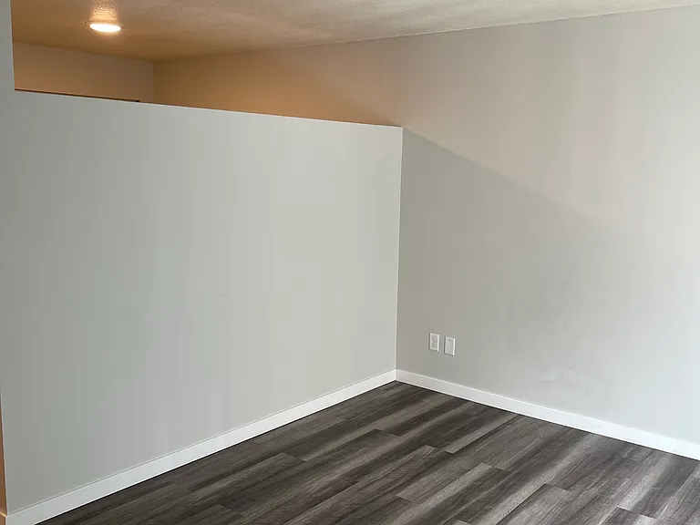 312 E Burlington St #2 — Photo 5