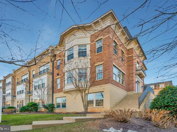 500 Overlook Park Dr #27, Oxon Hill, MD 20745