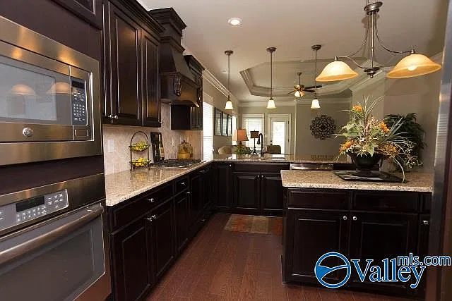 3 bed, 3.0 bath, 2096 sqft, $2,150 — Photo 4