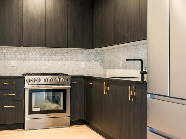 875 4th Avenue image 5 of 23