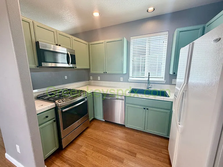 936 SE Elina Ave — Photo 4