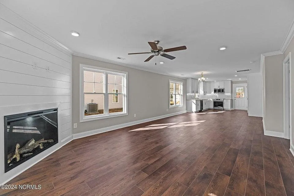 3 bed, 2.5 bath, 1636 sqft, $1,850 — Photo 4