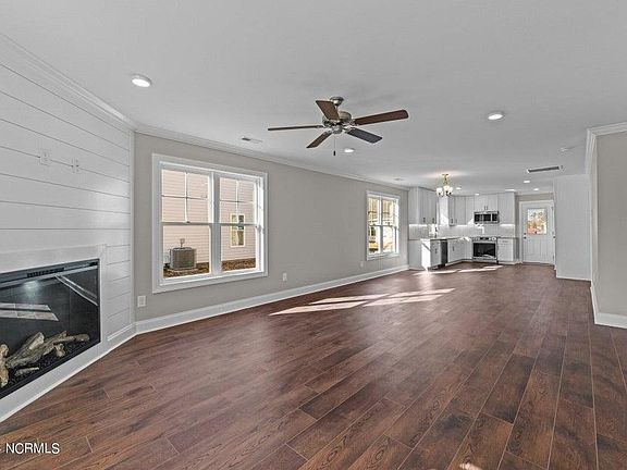 4th image of 828 Sarah Rebecca Dr #A