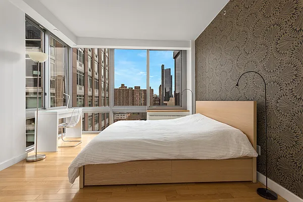 Rented by BARNES New York | media 21