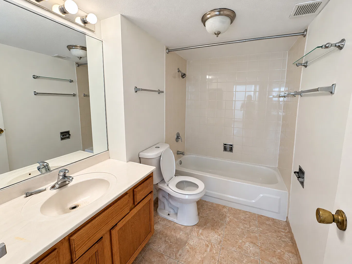 2 bed, 1050 sqft, $2,195 — Photo 3