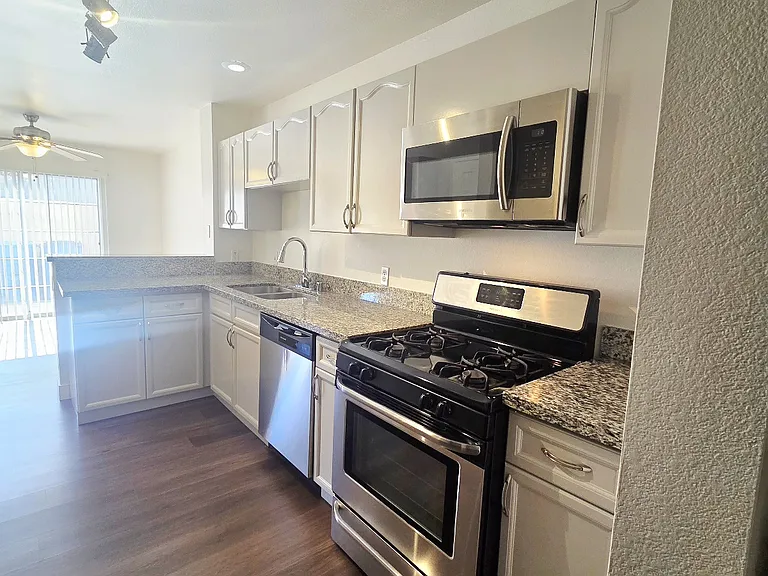 7604 Connemara Ave — Photo 8